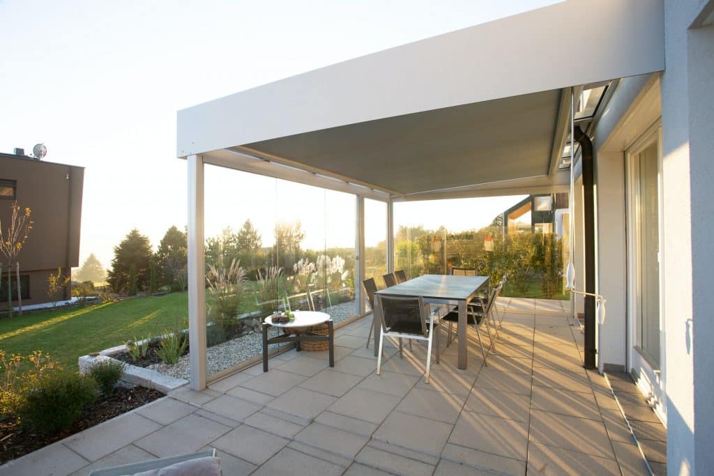 Toldo para terraza con cerramiento cristal