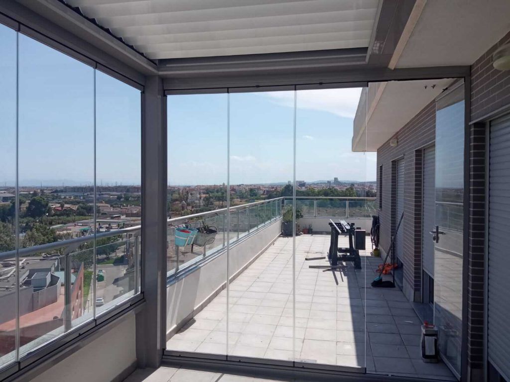 Transforma tu Espacio con las Cortinas de Cristal