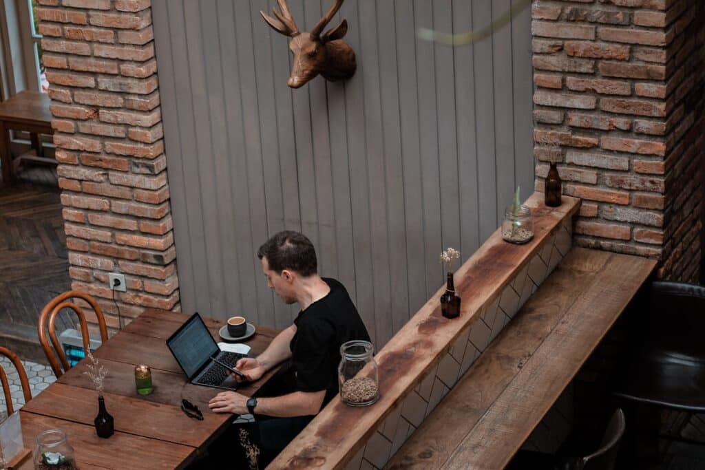 C&oacute;mo dise&ntilde;ar una terraza para teletrabajar con comodidad