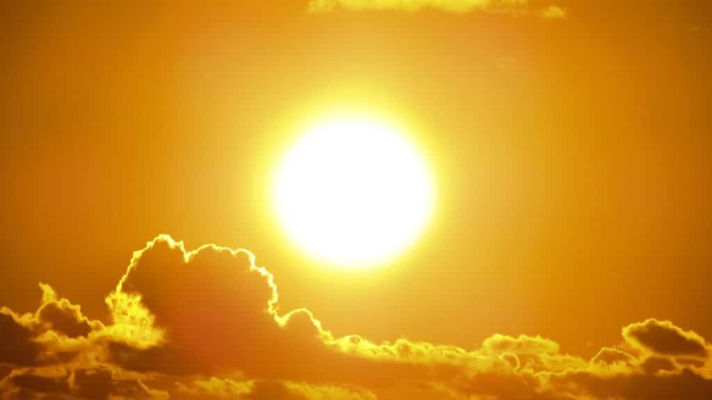 P&eacute;rgolas bioclim&aacute;ticas con paneles solares sostenibilidad