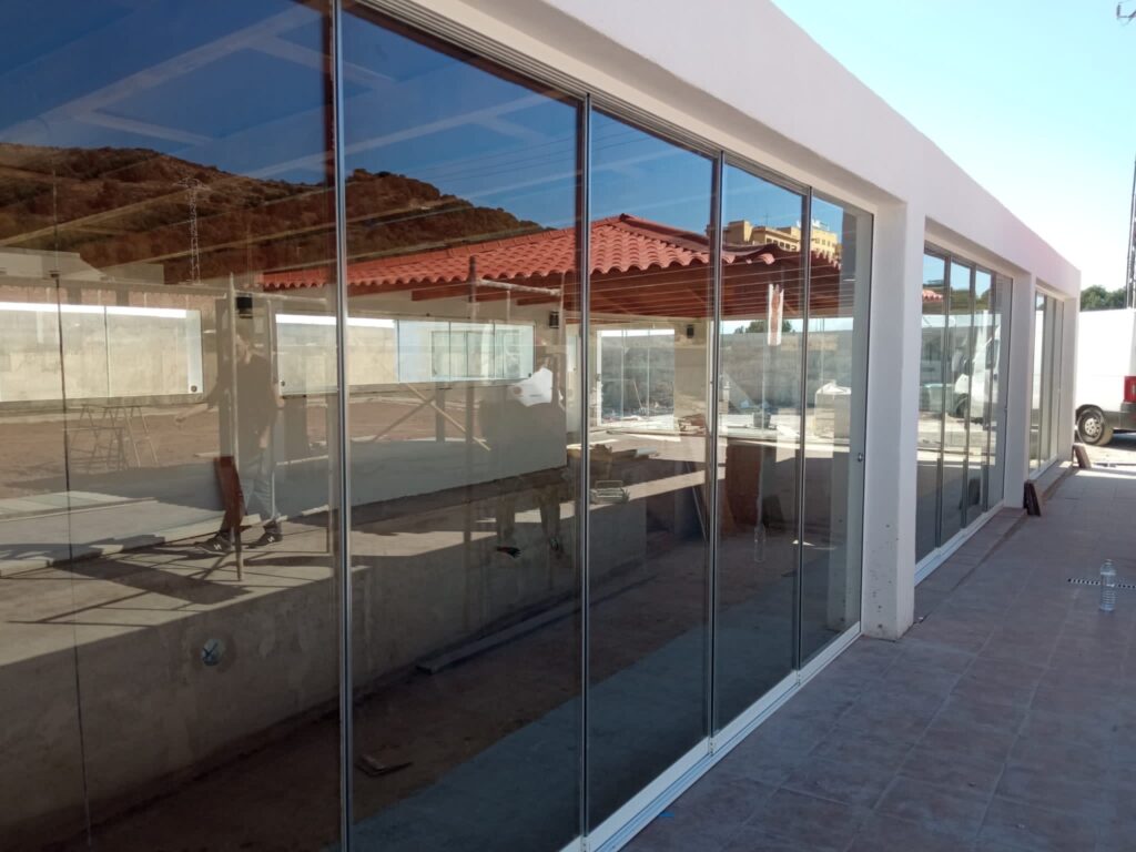 CORTINAS DE CRISTAL PARA PORCHES 3 Cortinas correderas