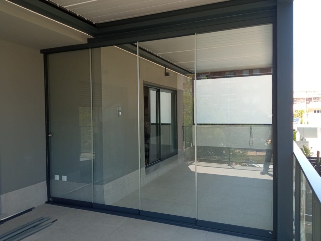 CORTINAS DE CRISTAL PARA TERRAZAS 3 ortinas de cristal con guia inferior