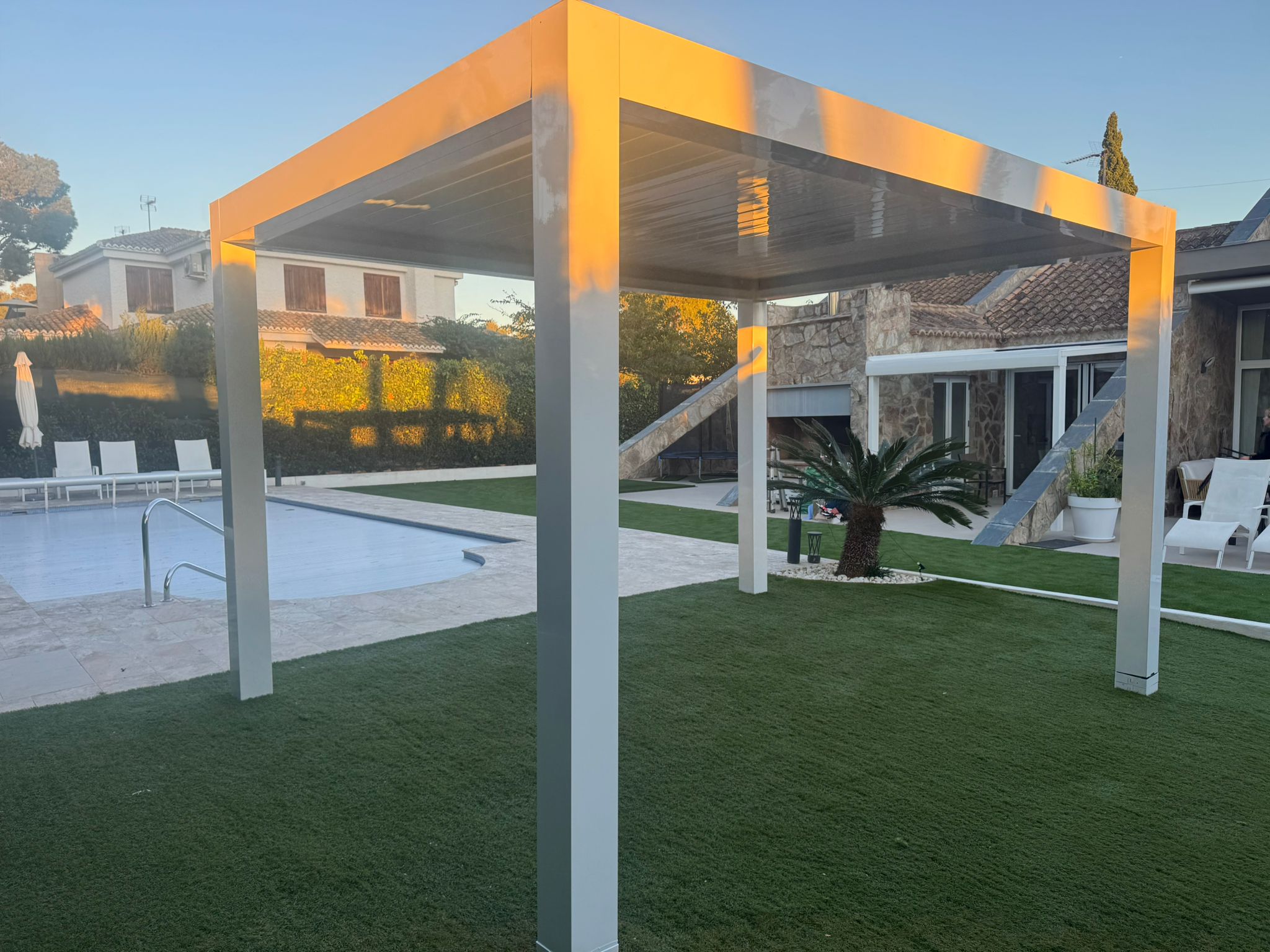 Pérgola Bioclimática con Iluminación LED